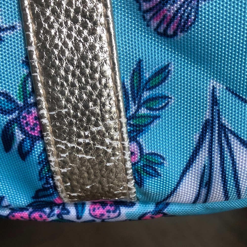 Lilly Pulitzer Overnight Bag Amalfi Blue Lilly’s Roadtrip Florida FREE GIFT - Picture 13 of 15